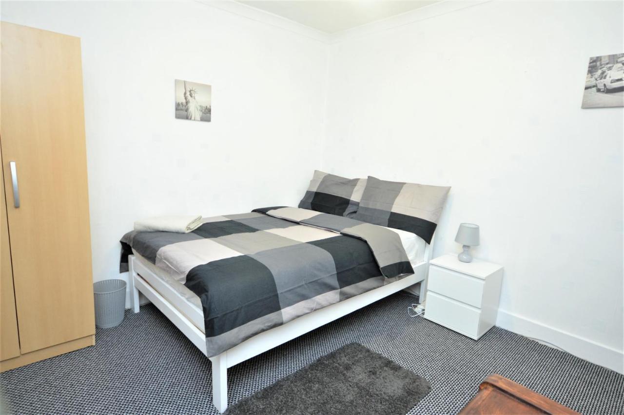 Lovely 3 Bedroom House Near Barking Station Exteriér fotografie